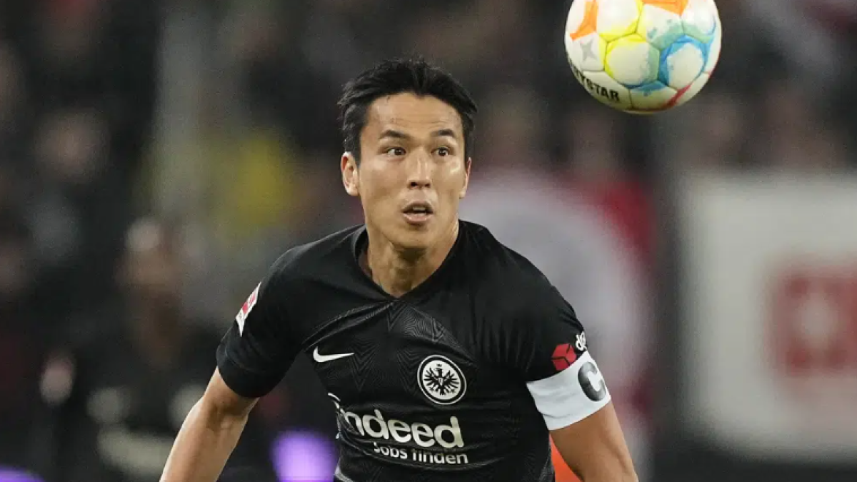 At 39, former Japan captain Hasebe extends Frankfurt career